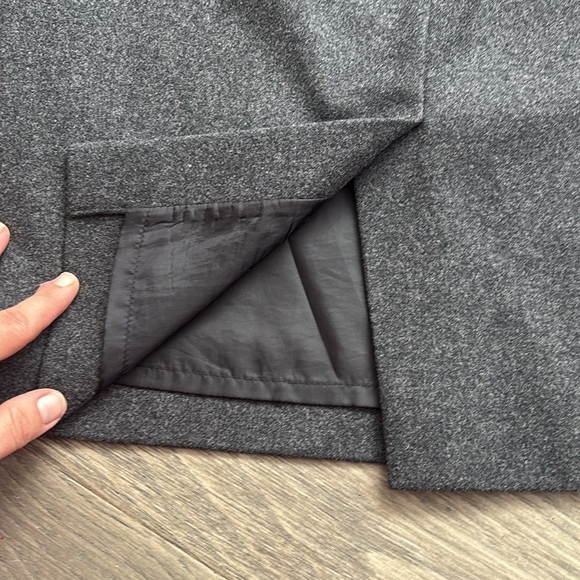 J.Crew | The Perfect Pencil Skirt in Grey / 70% Wool with Zipper Pockets Size 6 - Picture 10 of 11